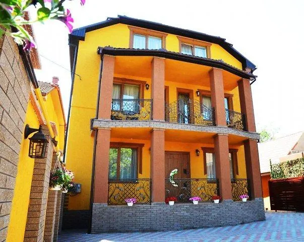 Goldenluxe-1